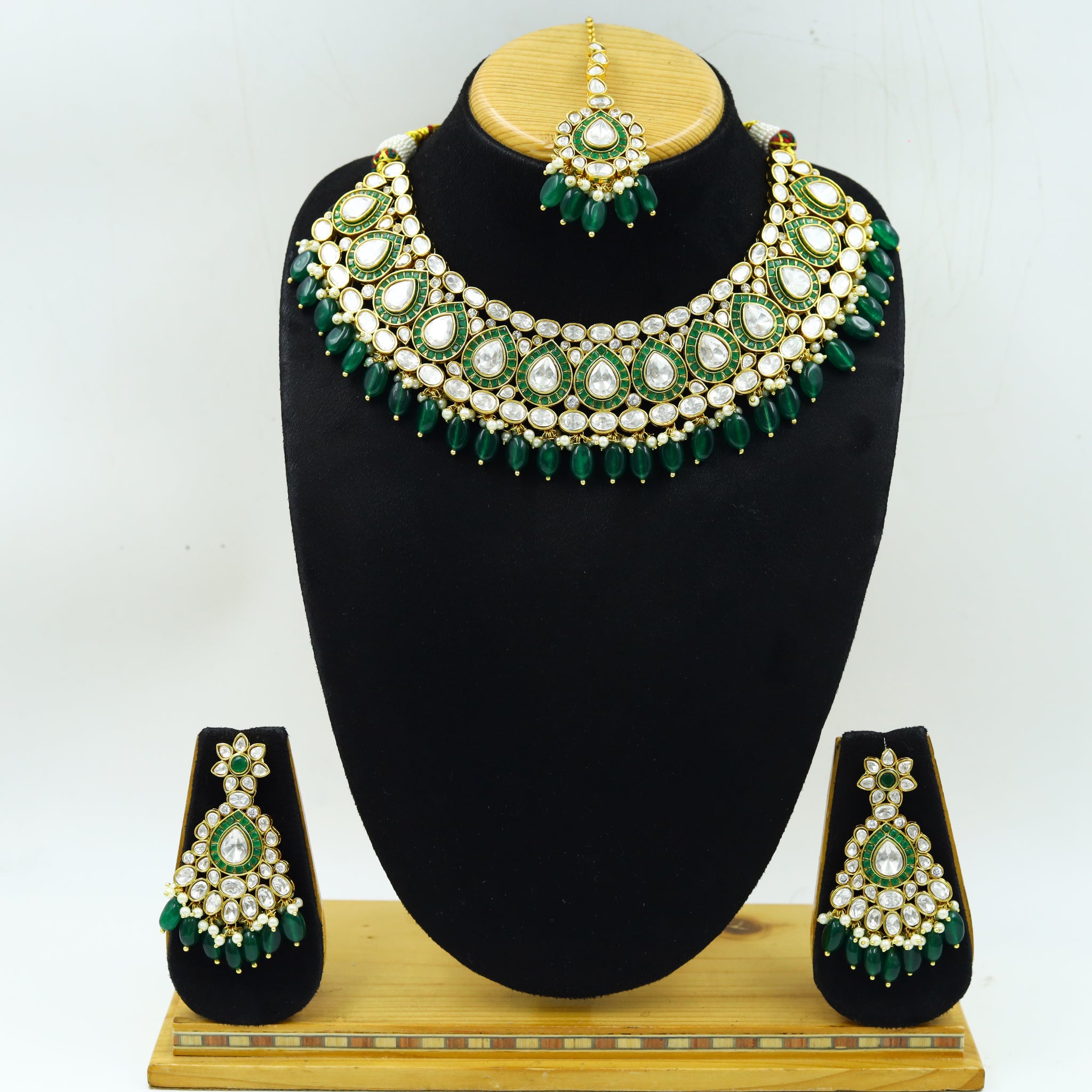 Round Neck Polki Necklace Set 13602-21