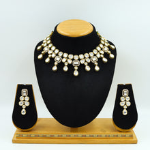 Round Neck Kundan Necklace Set 13045-34