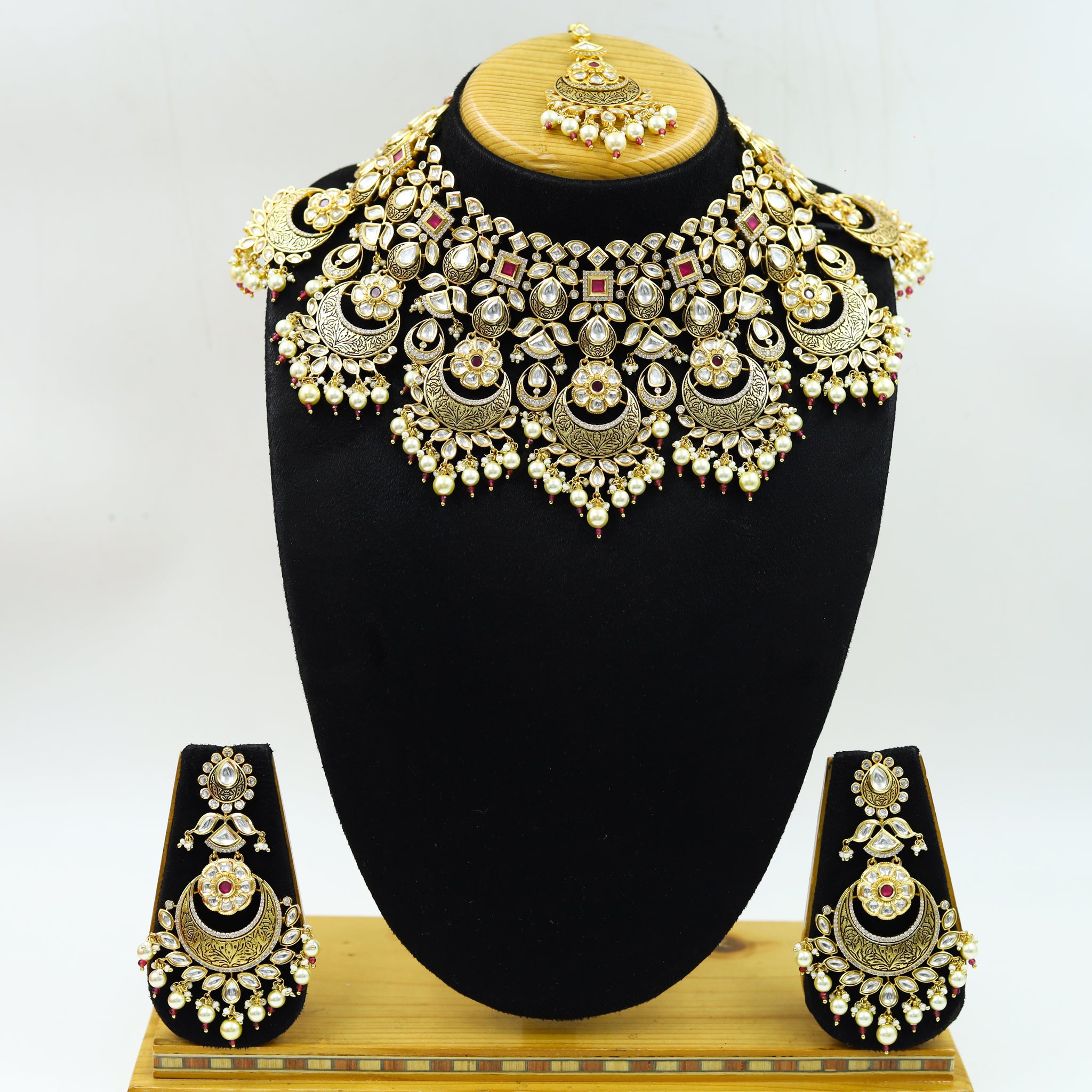 Bridal Round Neck Kundan Necklace Set 12203-28
