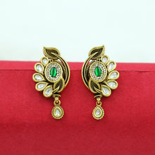 Light Kundan Earring 16784-28