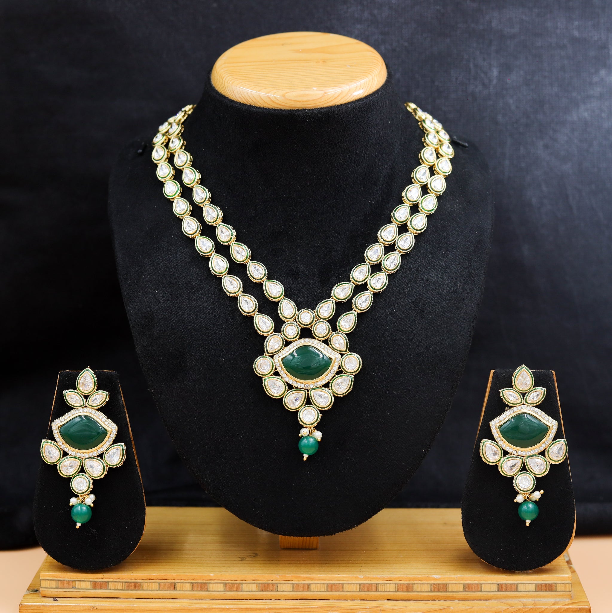 Round Neck Polki Necklace Set 10989-21