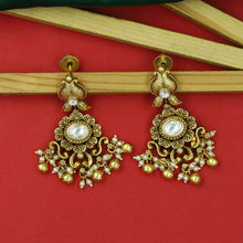 Light Kundan Earring 16763-28
