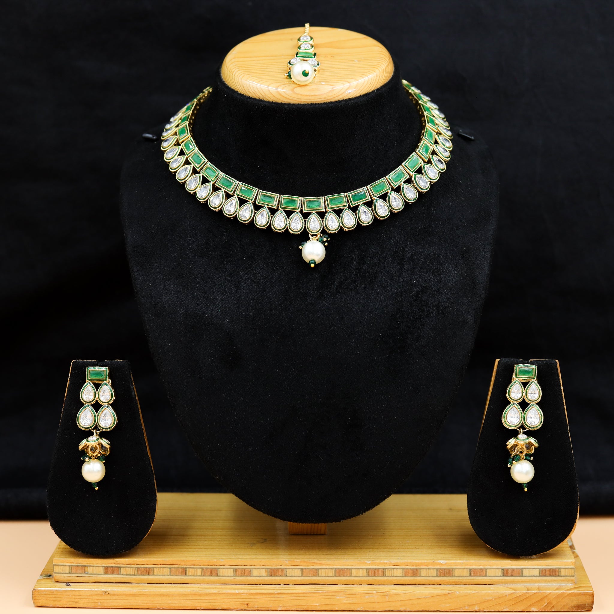 Round Neck Polki Necklace Set 10987-21