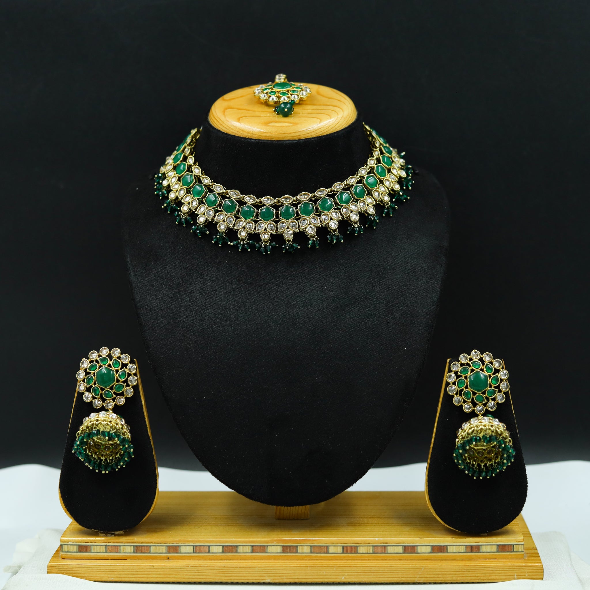 Round Neck Antique Necklace Set 4646-33