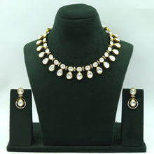 Round Neck Kundan Necklace Set 16553-69