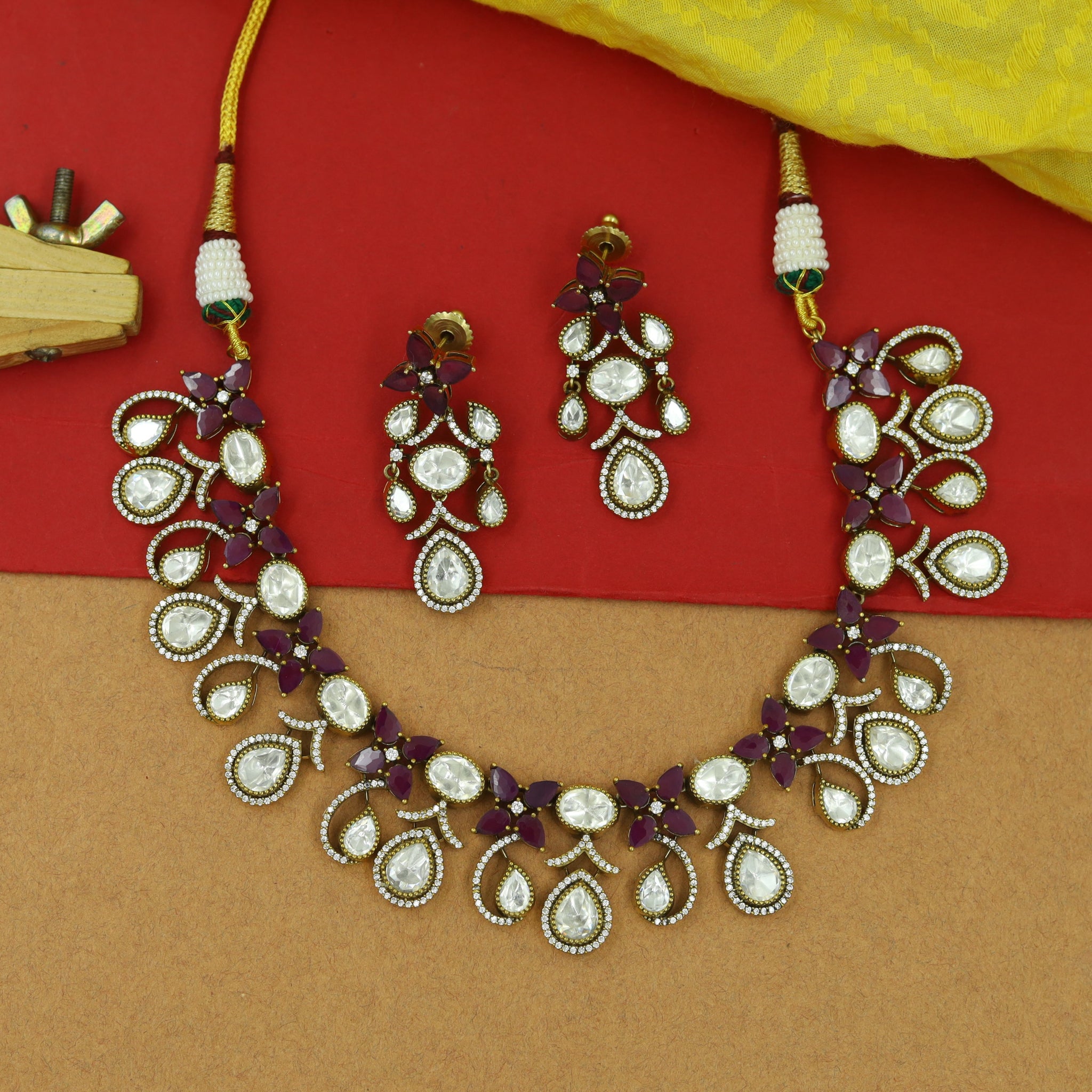 Round Neck Kundan Necklace Set 16730-28