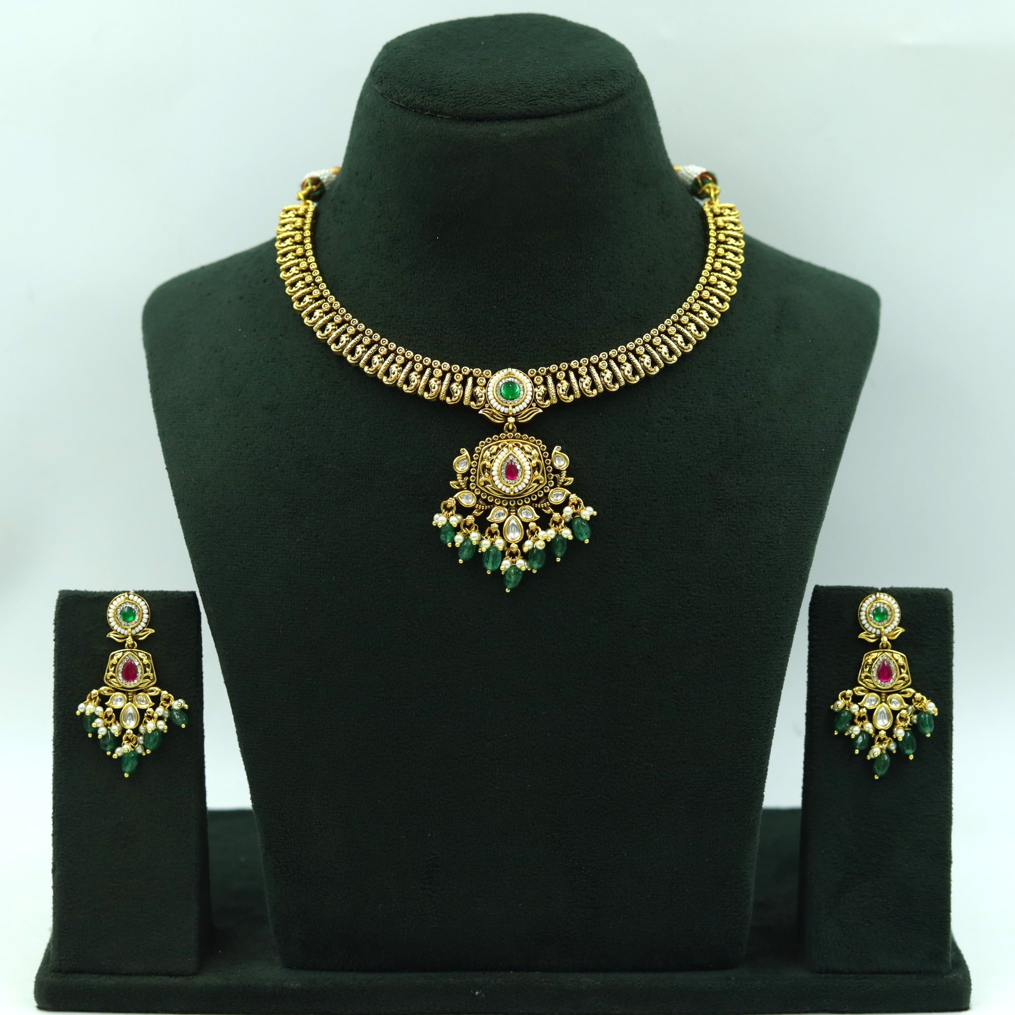 Round Neck Antique Gold Plated Necklace Set 16702-28