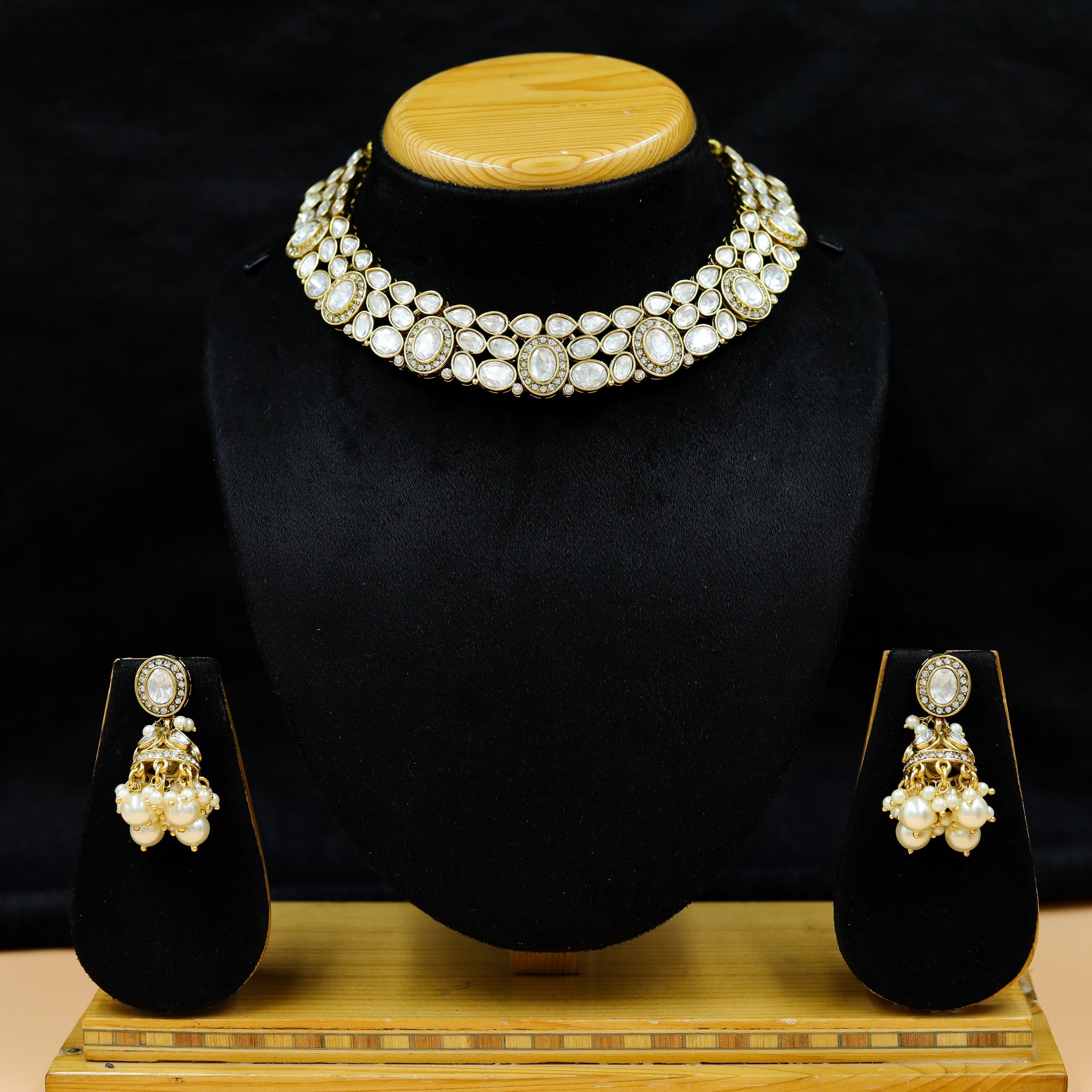 Round Neck Kundan Necklace Set 10999-21