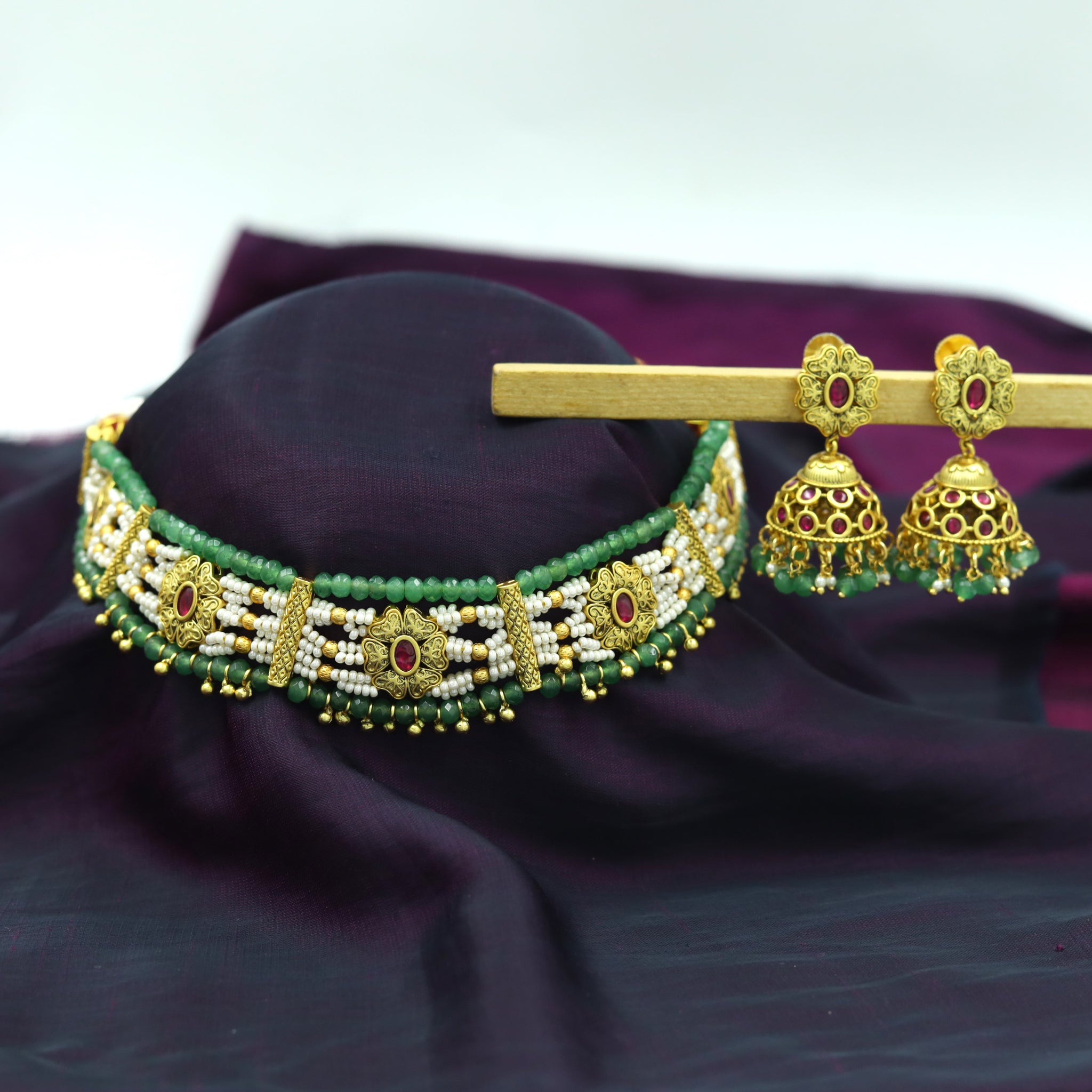 Round Neck Antique Necklace Set 15930-83