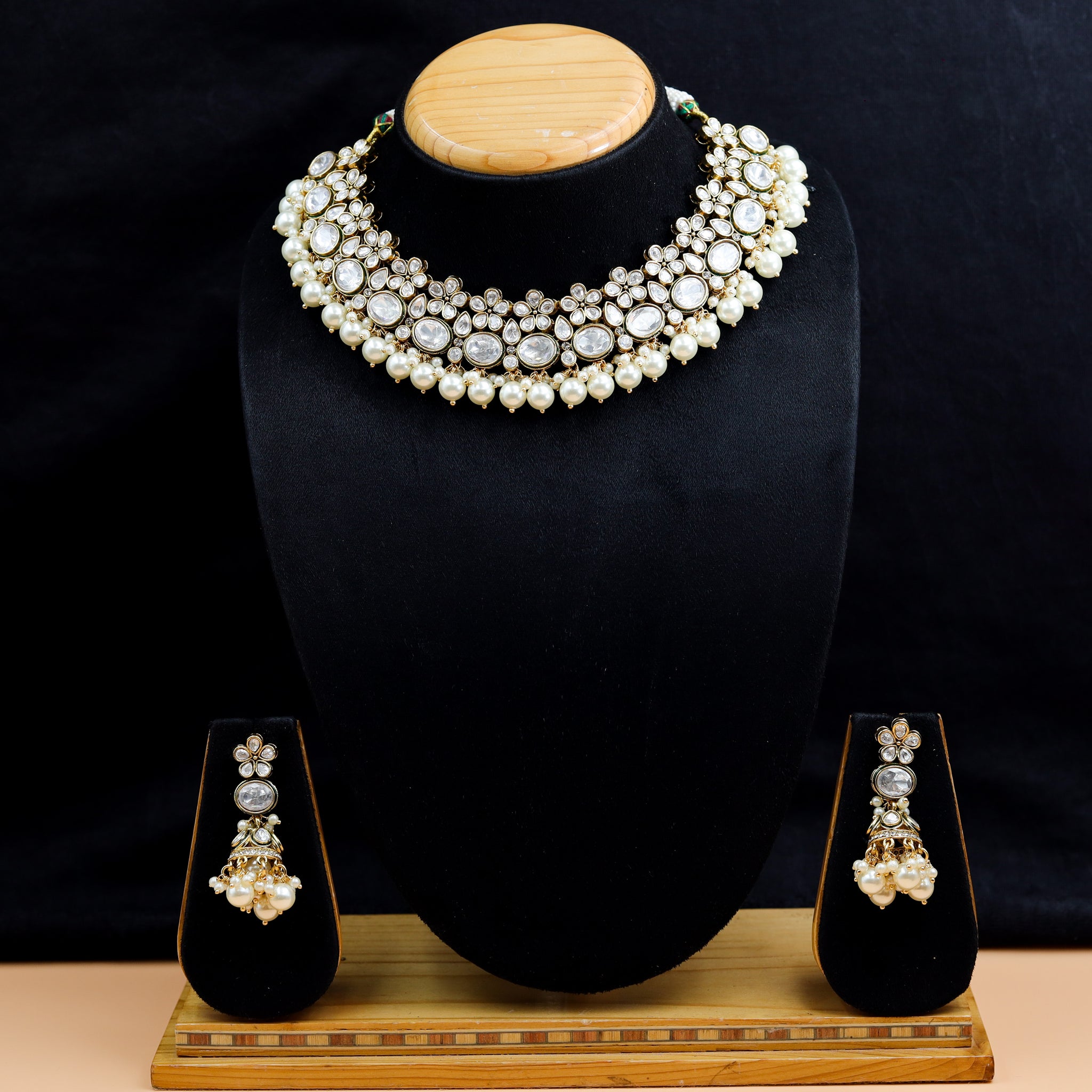 Round Neck Kundan Necklace Set 10997-21