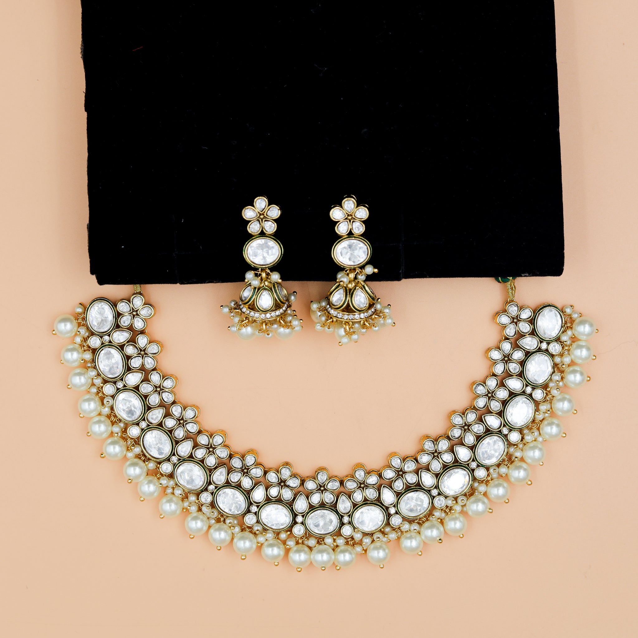 Round Neck Kundan Necklace Set 10997-21