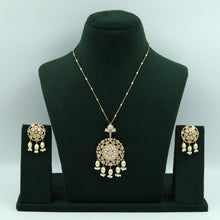 Medium Kundan Pendant Set 12935-31