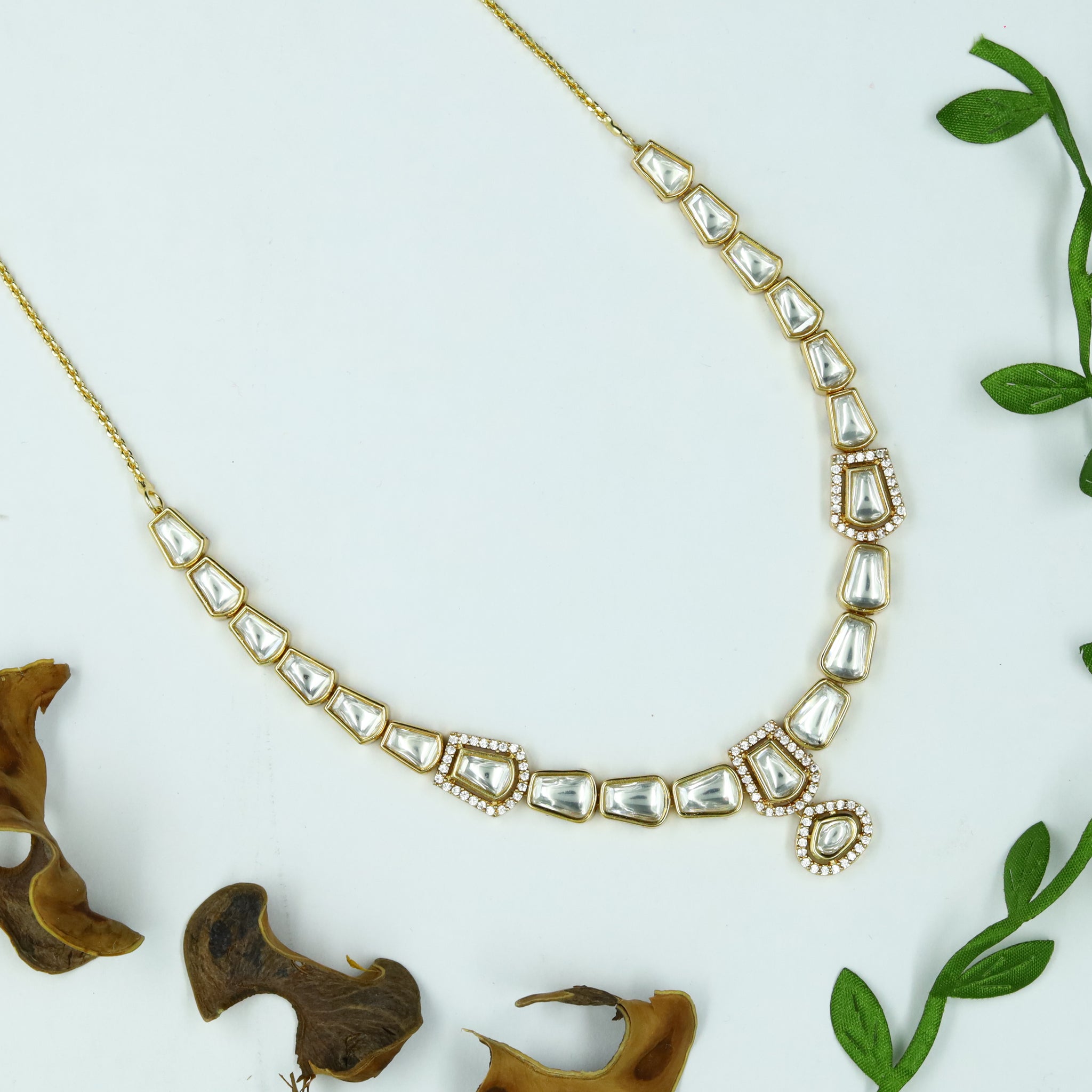 Round Neck Kundan Necklace Set 12936-31