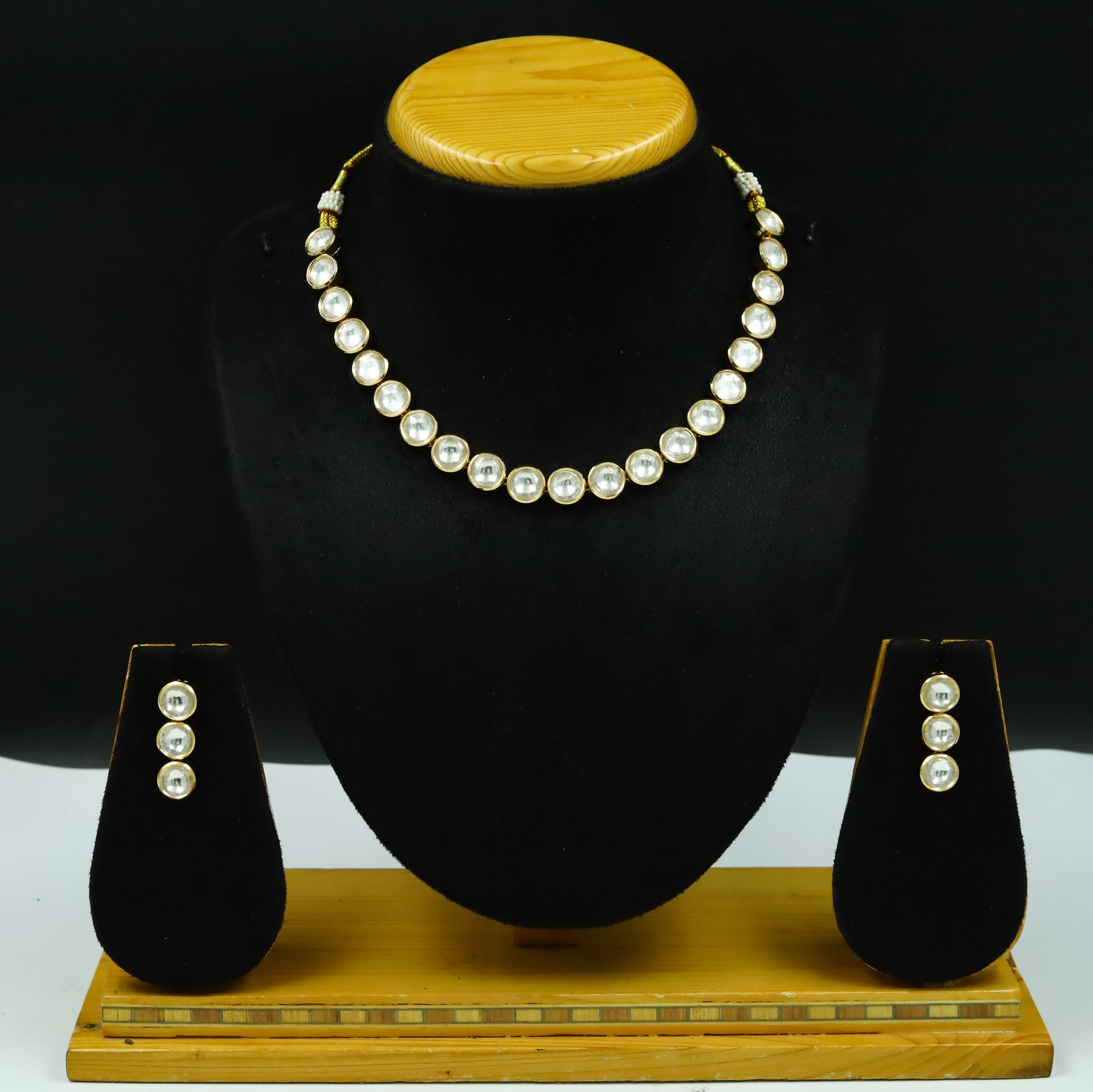 Round Neck Kundan Necklace Set 12908-31