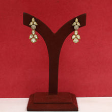 Round Neck Kundan Necklace Set 19877-28