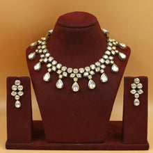 Round Neck Kundan Necklace Set 13043-34
