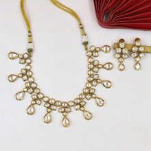 Round Neck Kundan Necklace Set 13043-34