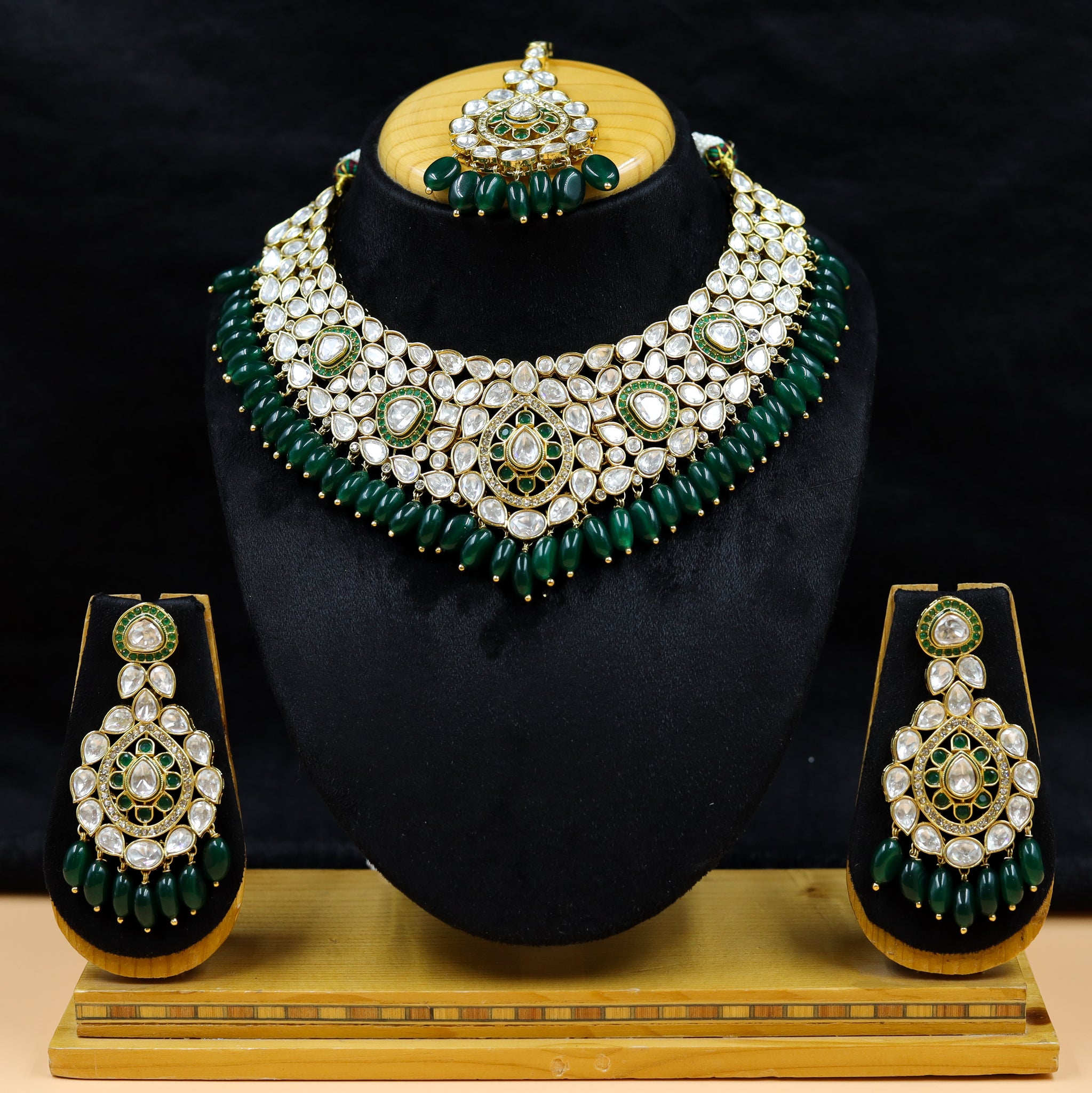 Round Neck Kundan Necklace Set 10993-21