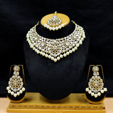 Round Neck Kundan Necklace Set 10993-21
