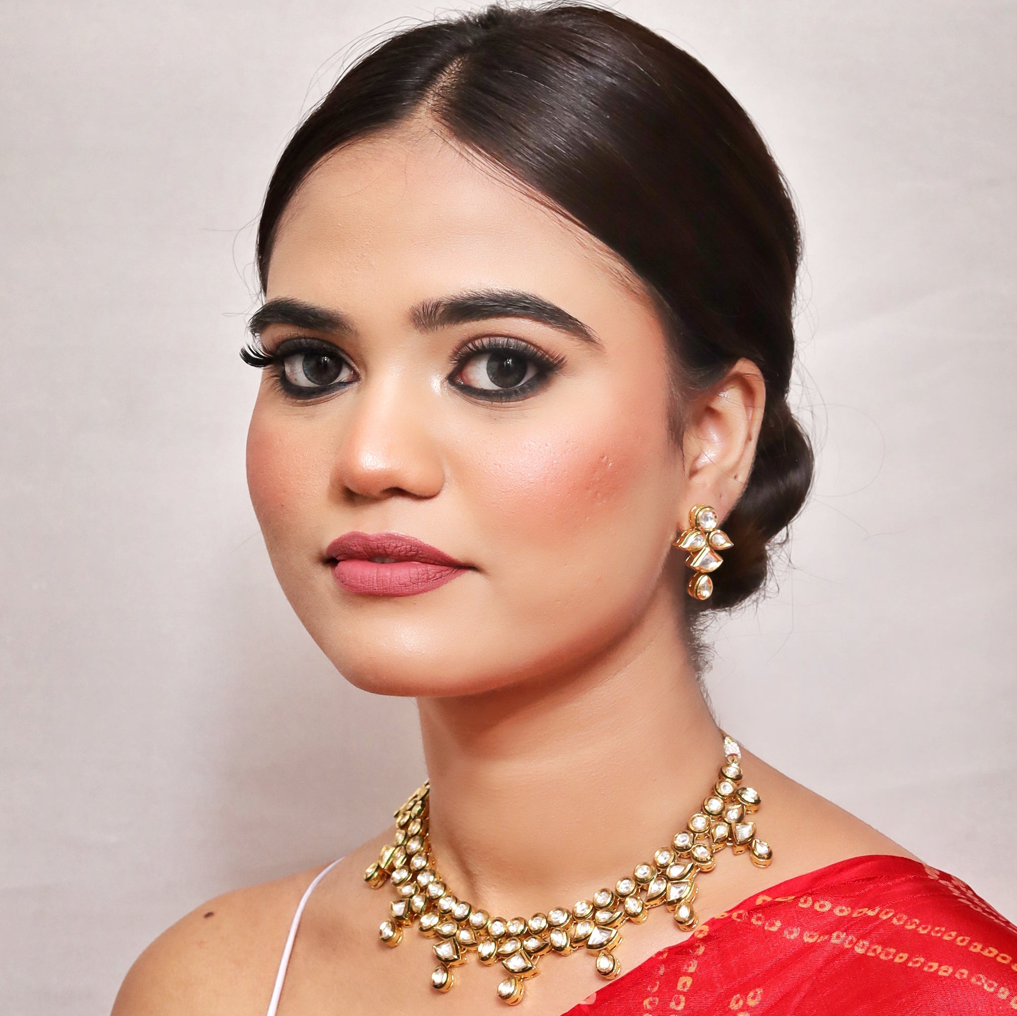 Round Neck Kundan Necklace Set 9420-100 - Dazzles Jewellery