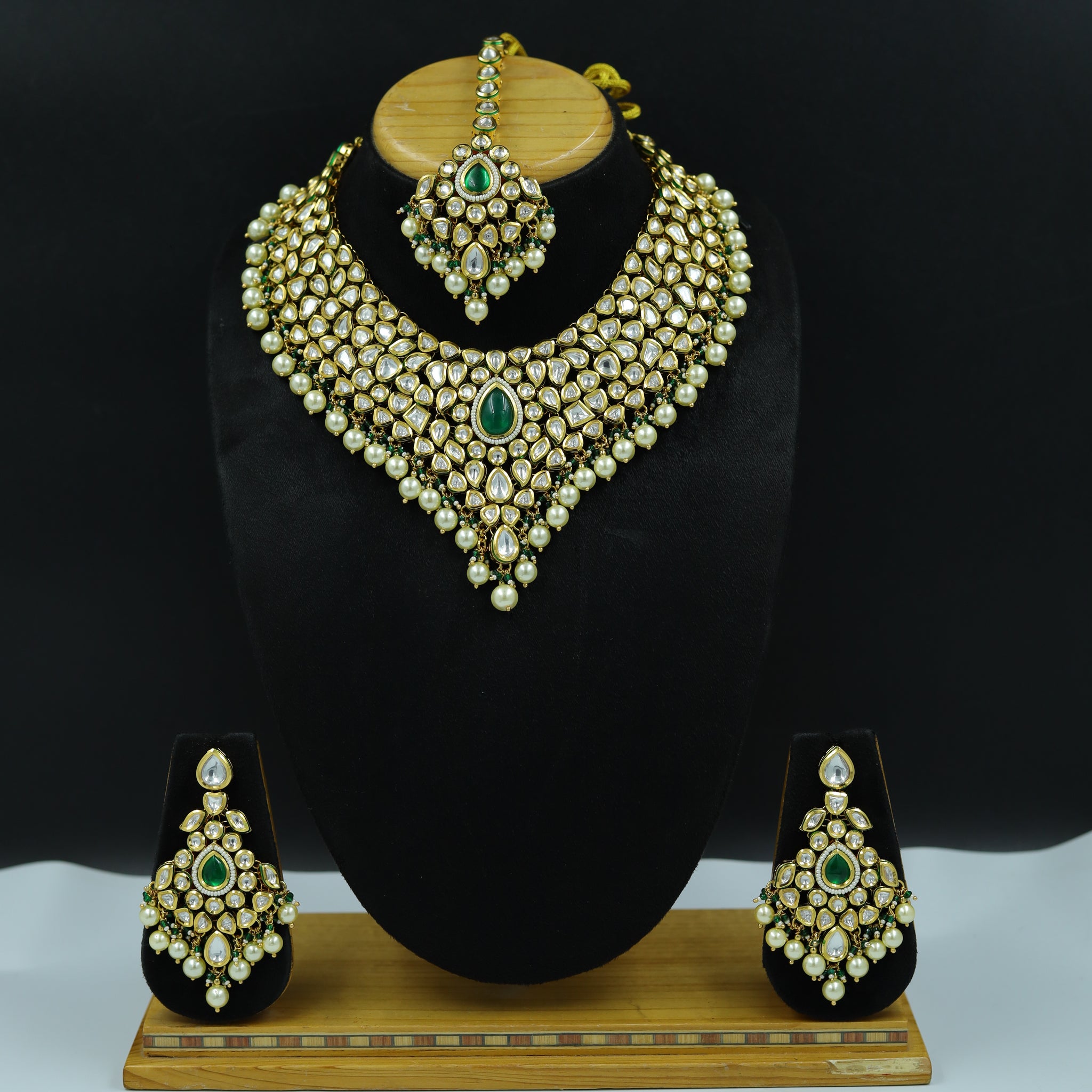 Round Neck Kundan Necklace Set 11840-28