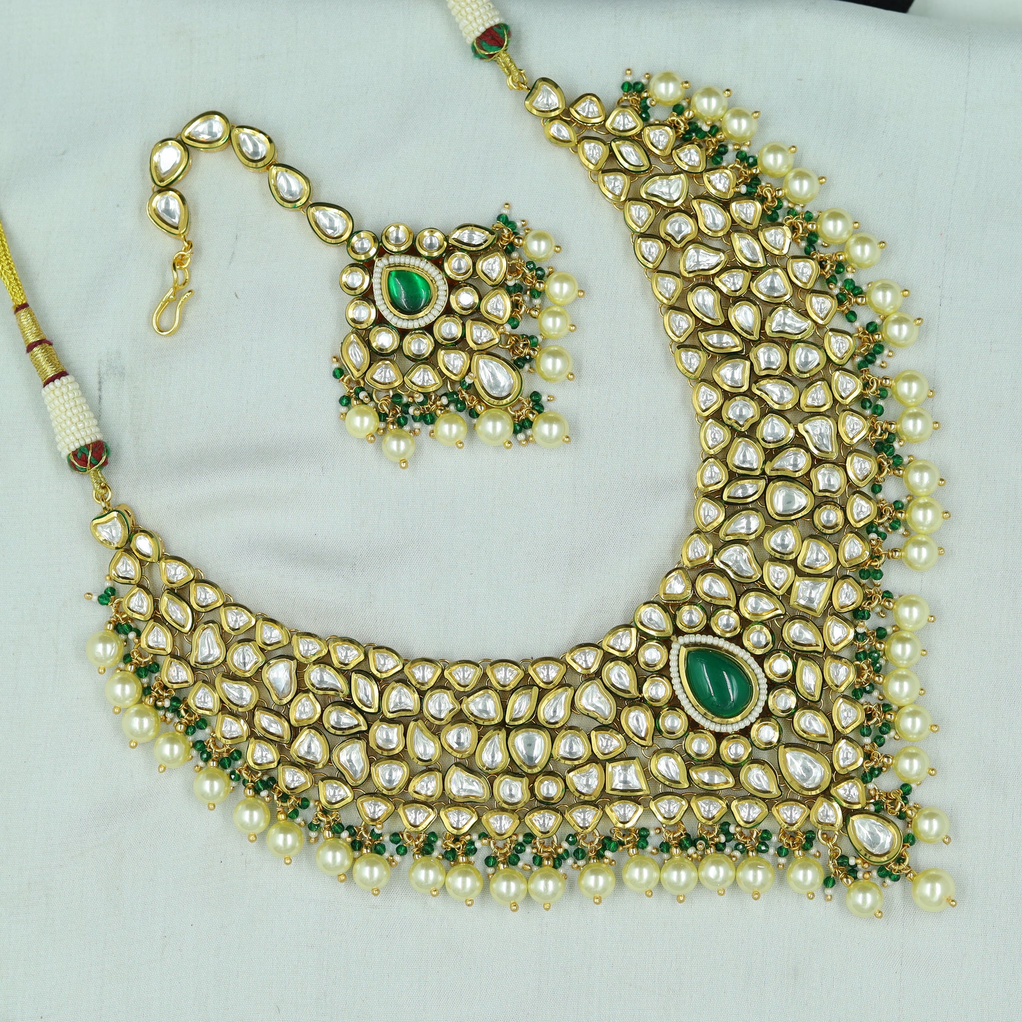 Round Neck Kundan Necklace Set 11840-28