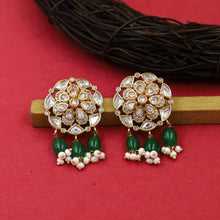 Medium Kundan Pendant Set 12935-31