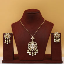 Medium Kundan Pendant Set 12935-31