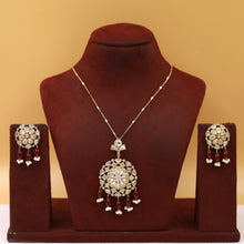 Medium Kundan Pendant Set 12935-31