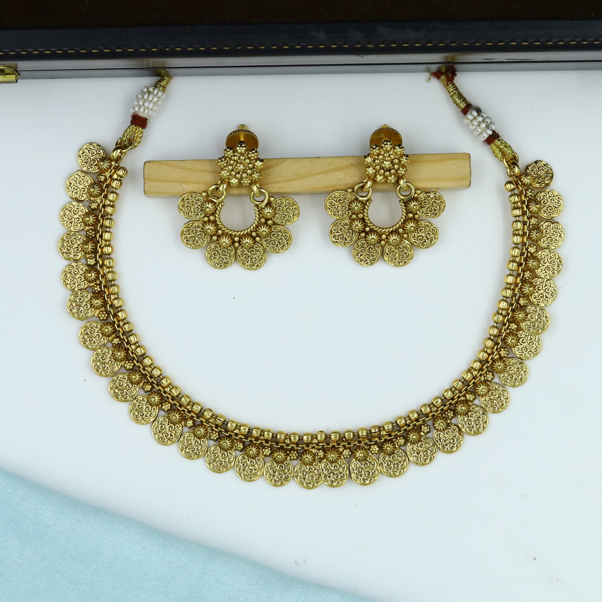 Round Neck Antique Necklace Set 13086-33