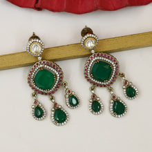 Round Neck Kundan Necklace Set 18216-68