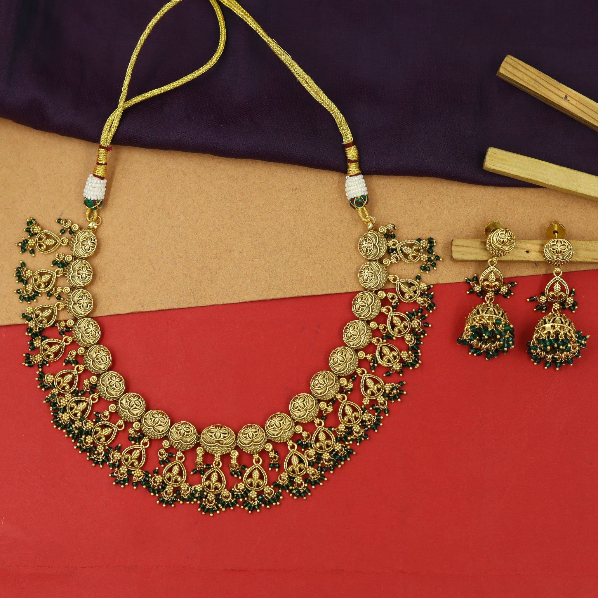 Round Neck Antique Necklace Set 13552-28