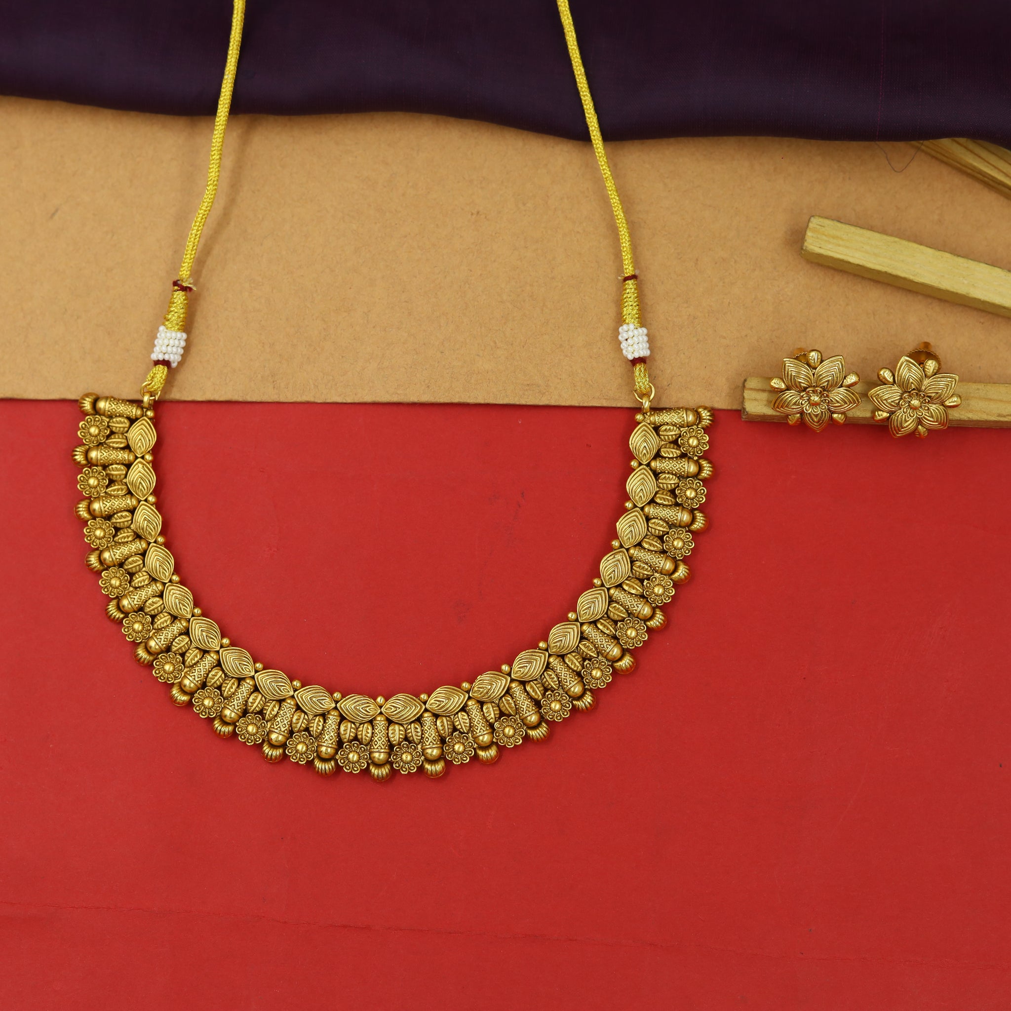 Round Neck Antique Necklace Set 16157-28