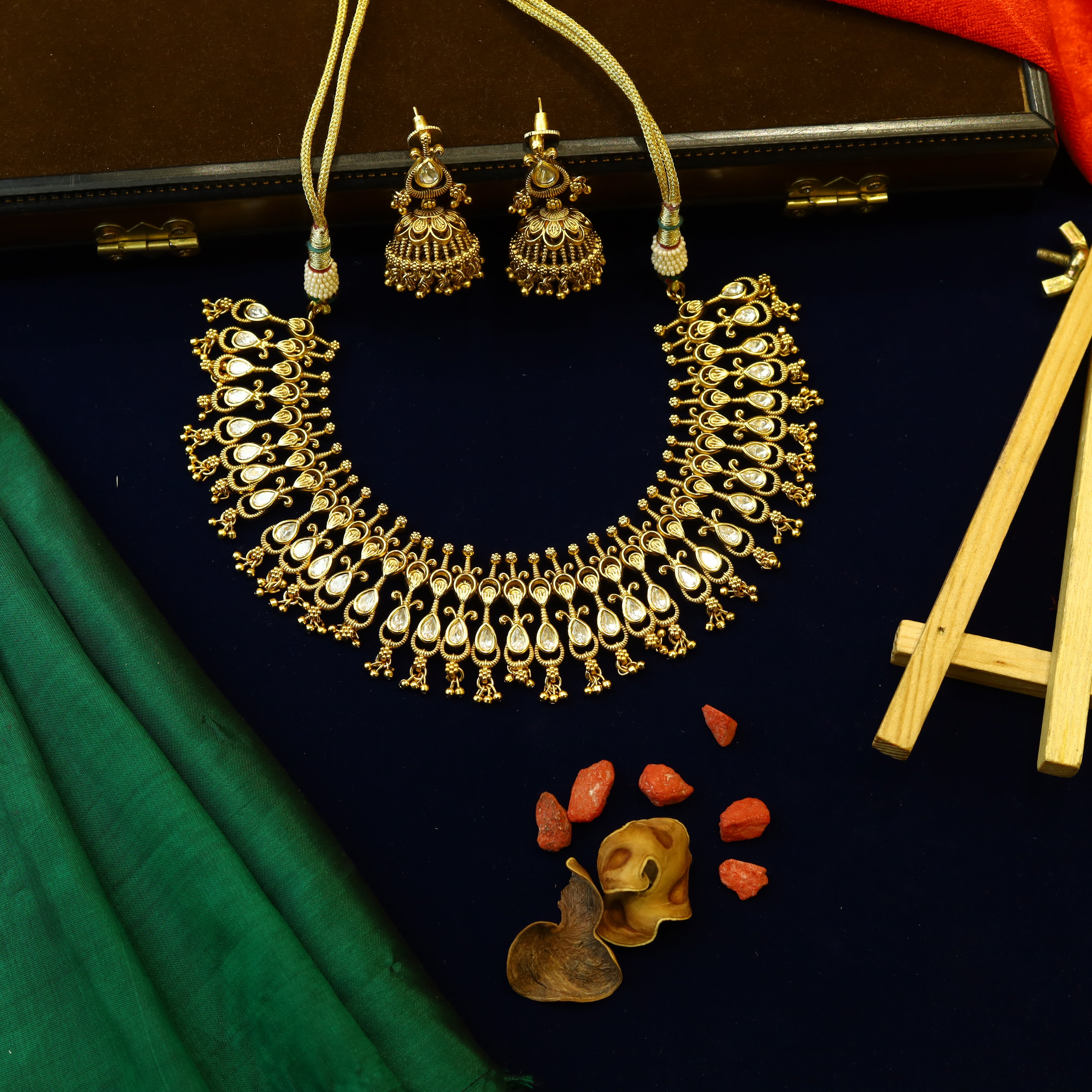 Buy Round Neck Antique Necklace Set 6440-28 Online 7128218632245