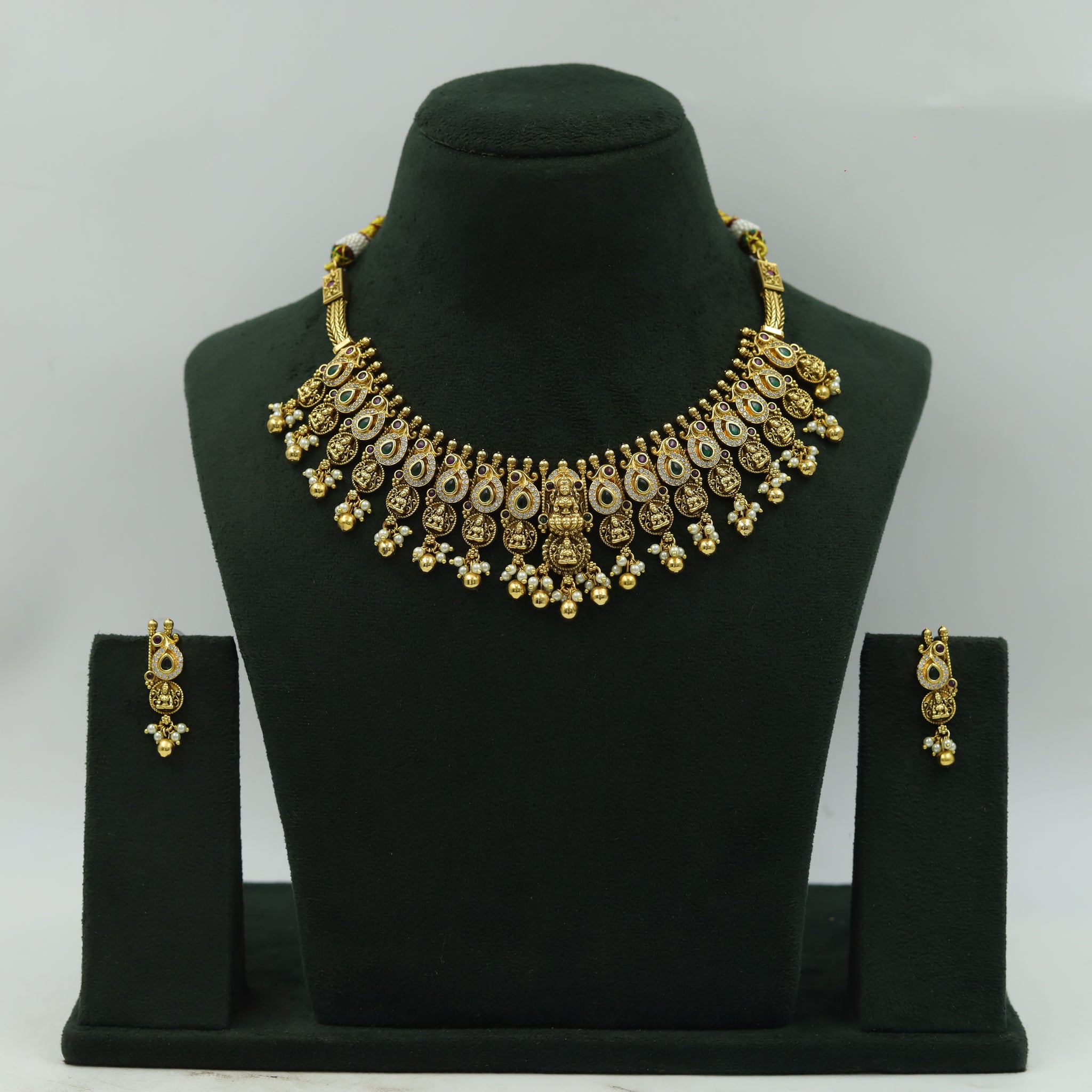 Round Neck Temple Necklace Set 16700-28