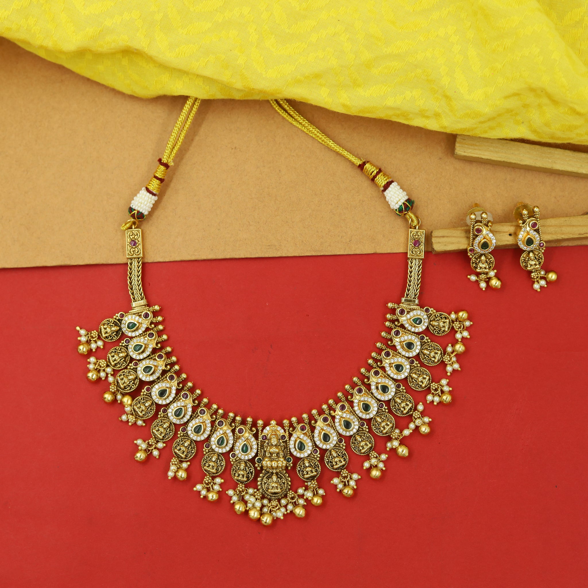 Round Neck Temple Necklace Set 16700-28