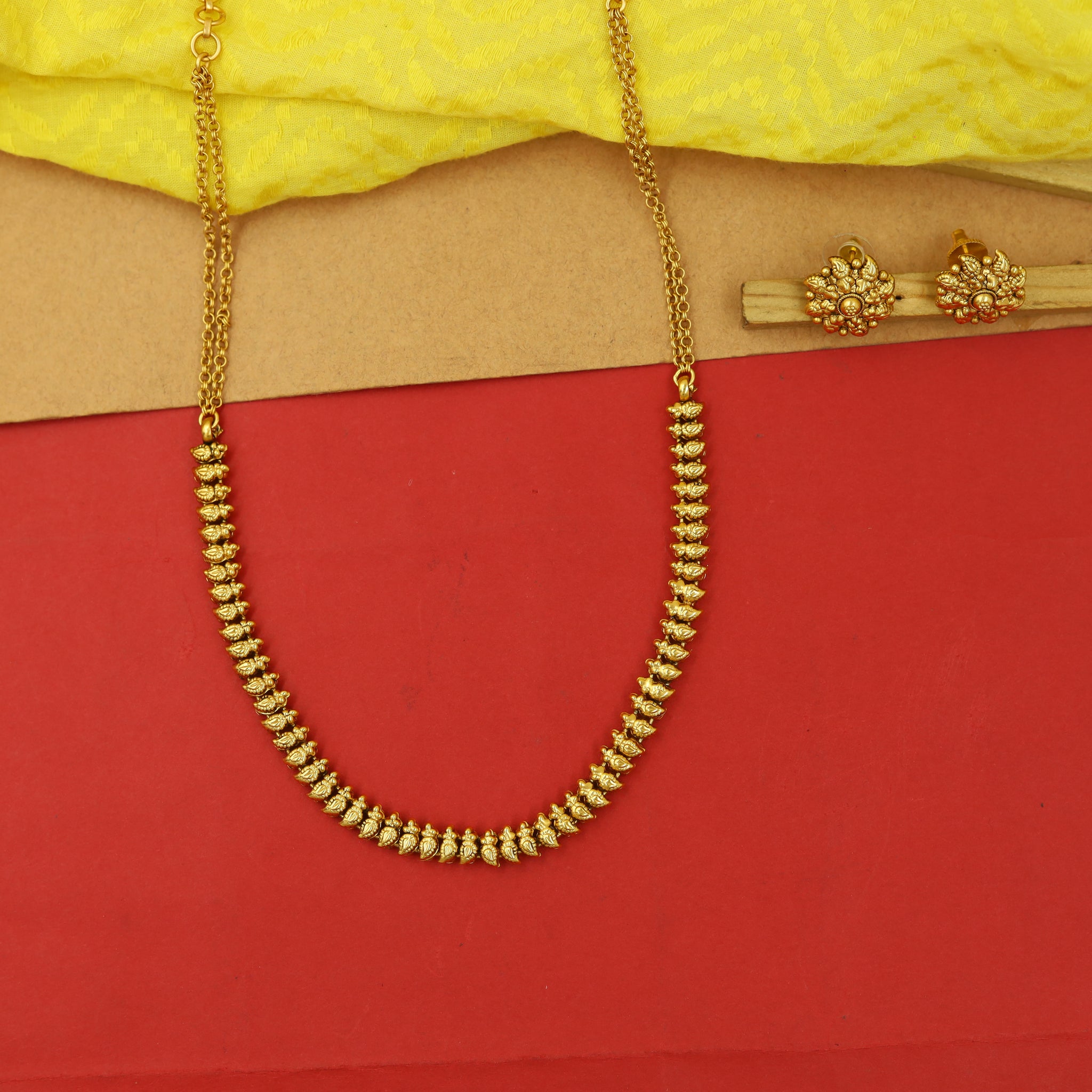 Round Neck Antique Necklace Set 15568-28