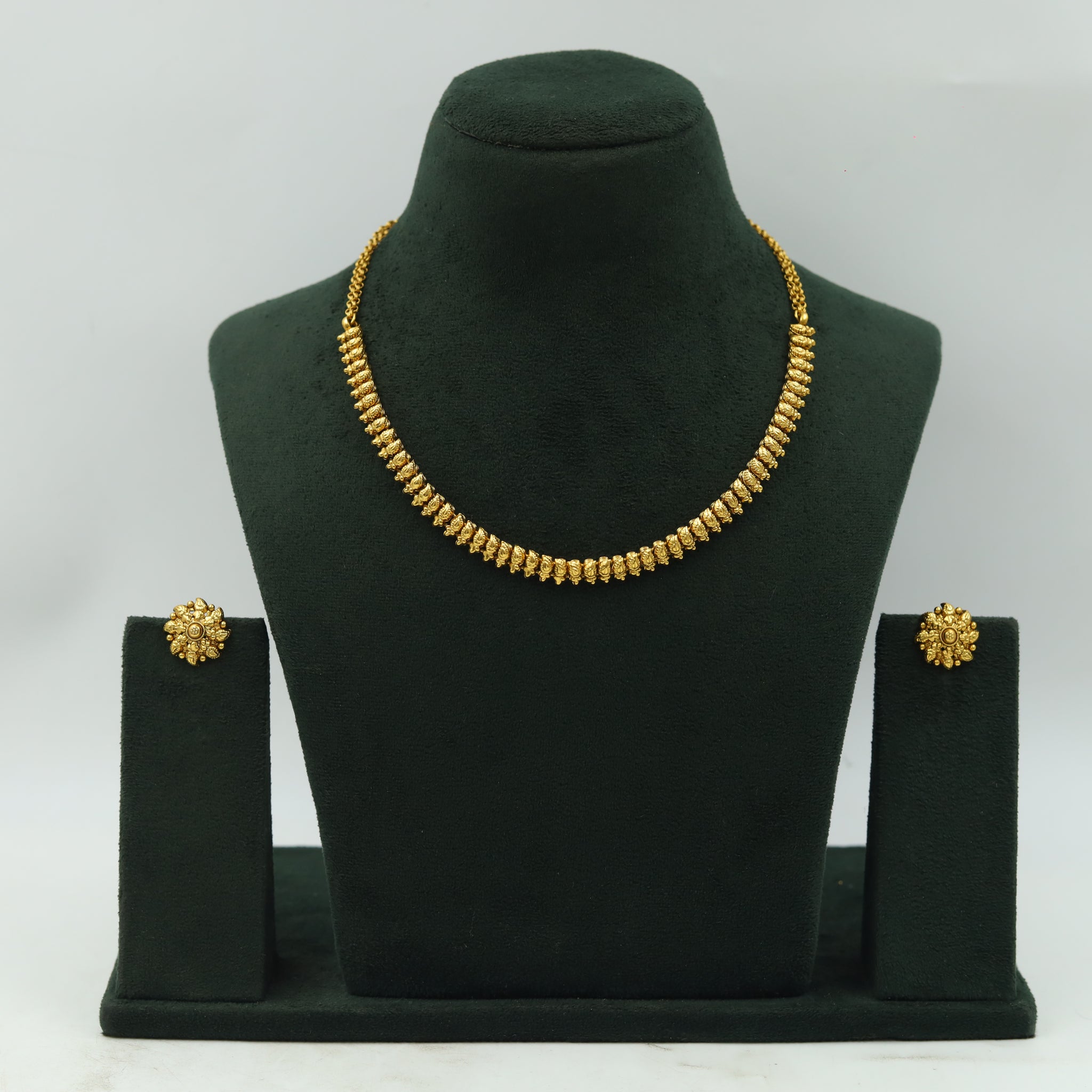 Round Neck Antique Necklace Set 15568-28