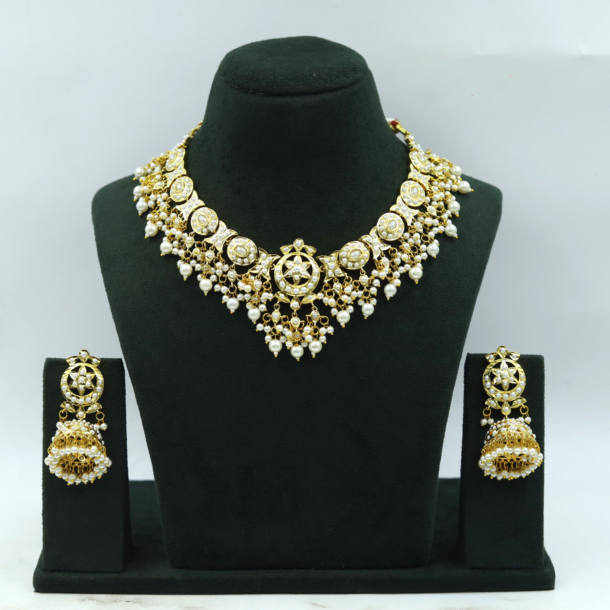 Round Neck Jadau Necklace Set 15979-65