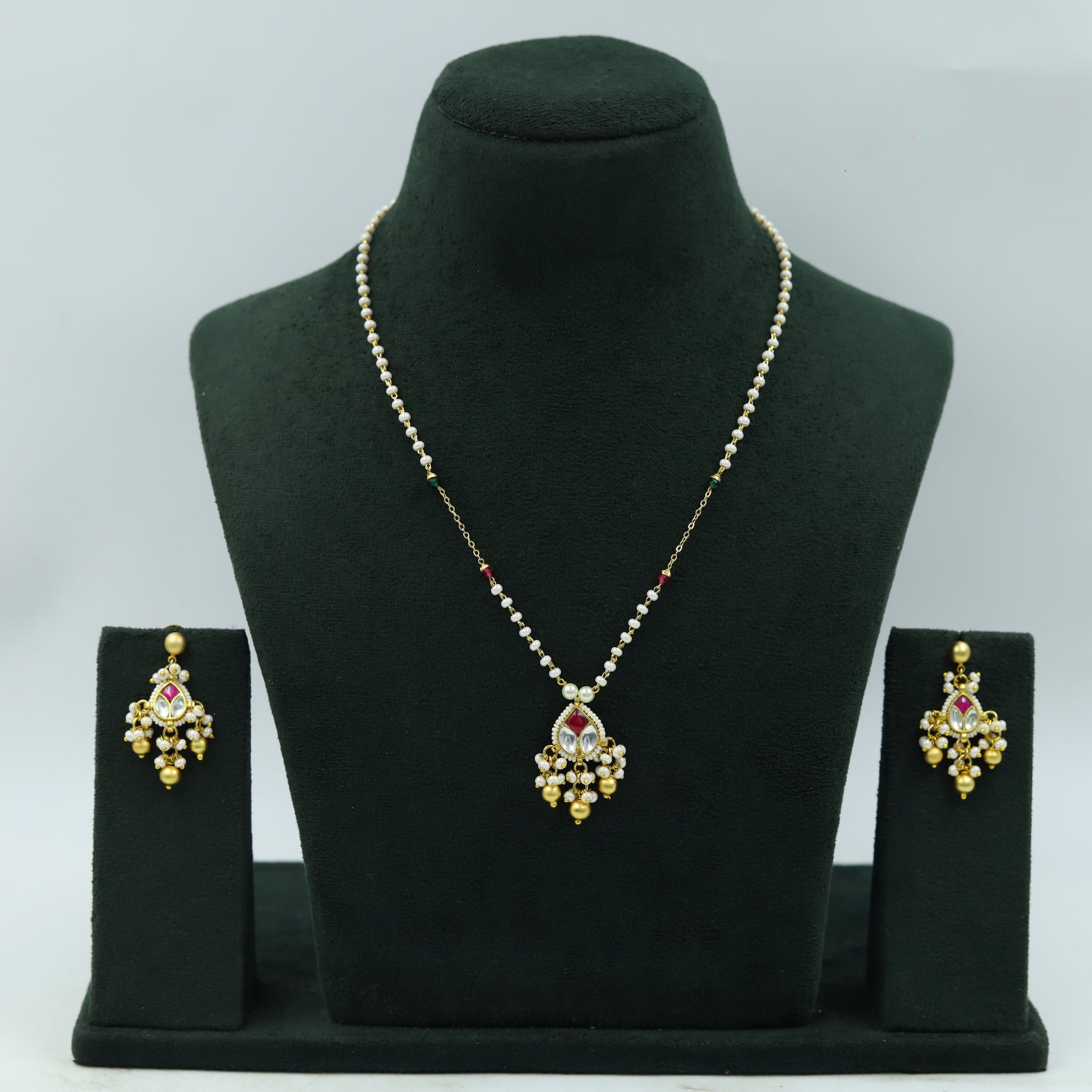 Small Designer Kundan Pendant Set 15839-92