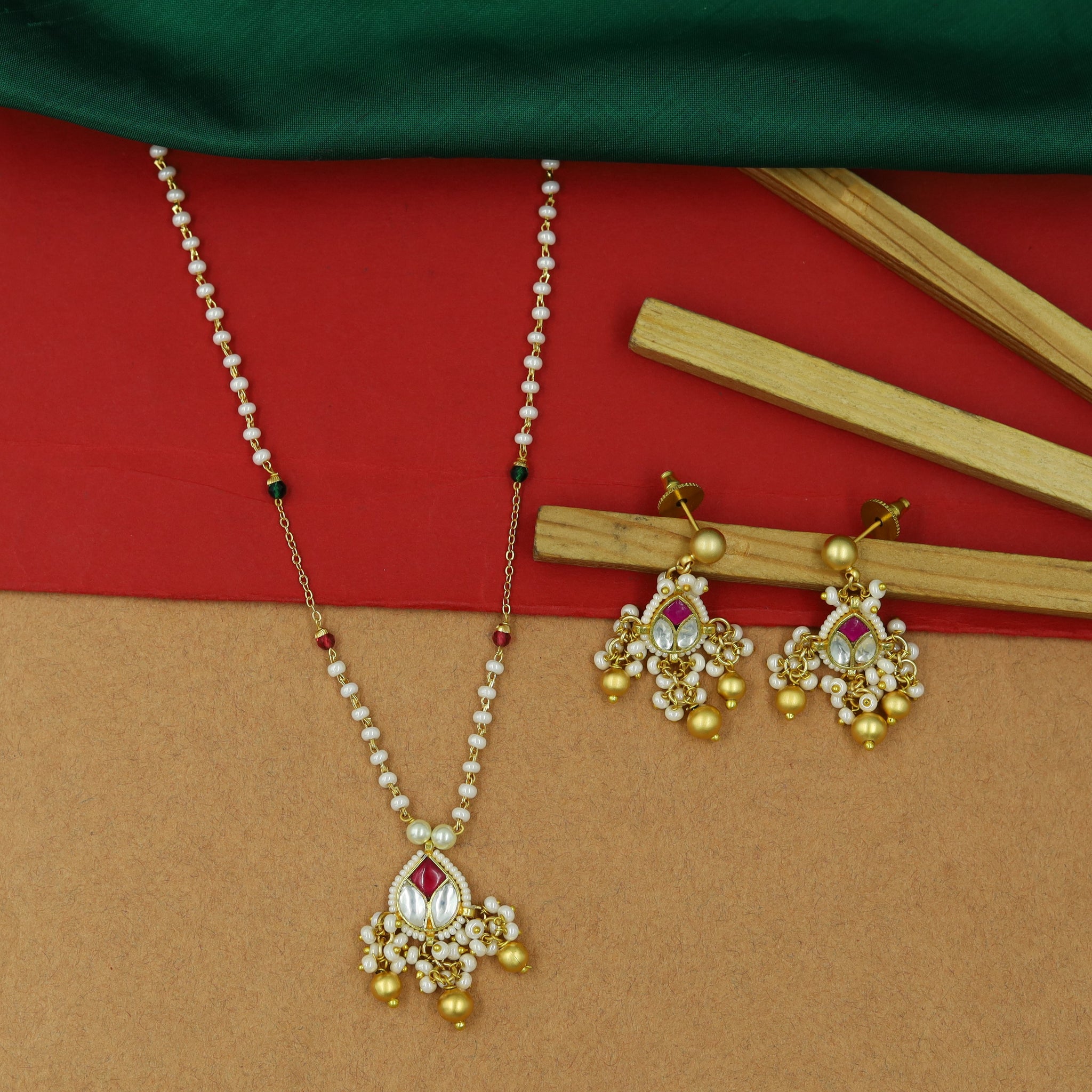 Small Designer Kundan Pendant Set 15839-92
