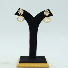 Light Kundan Earring 16108-31