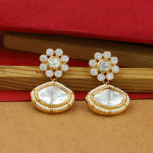 Light Kundan Earring 16108-31