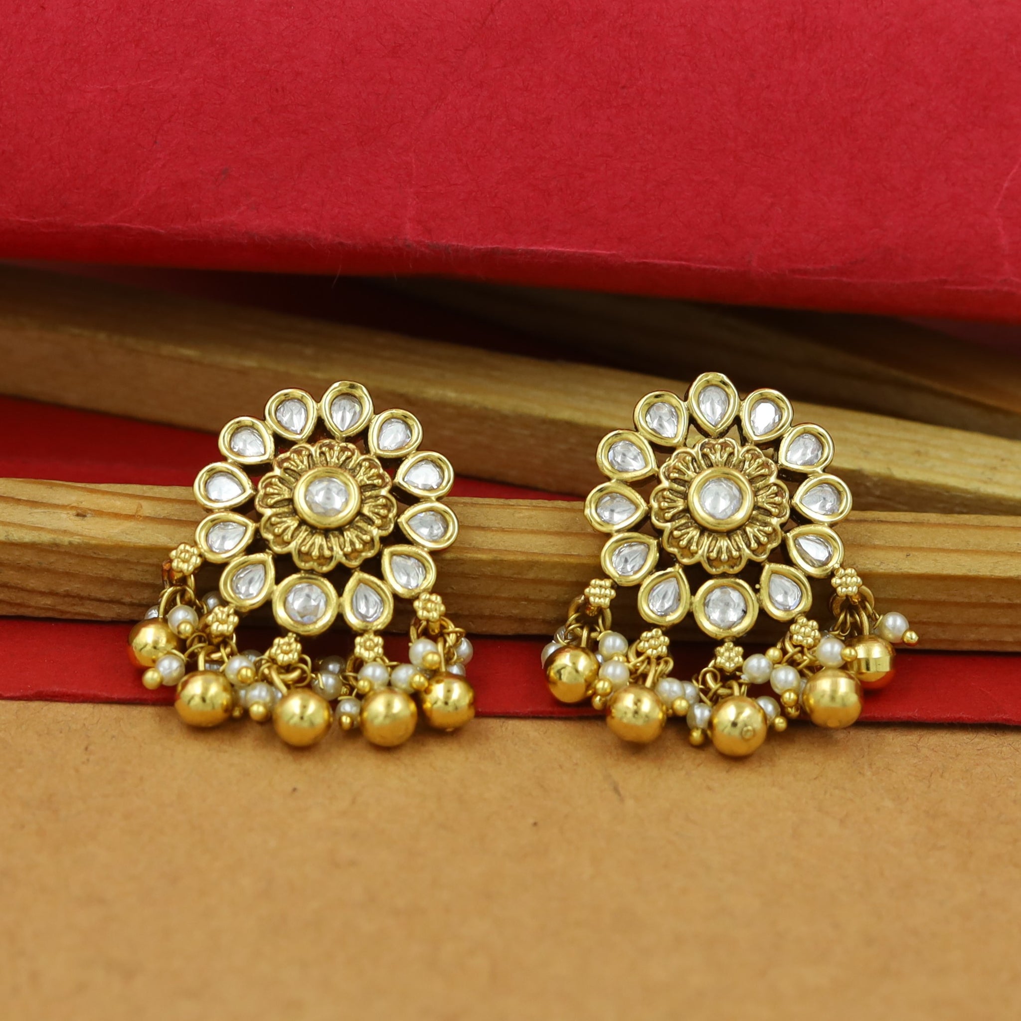 Light Kundan Earring 16778-28