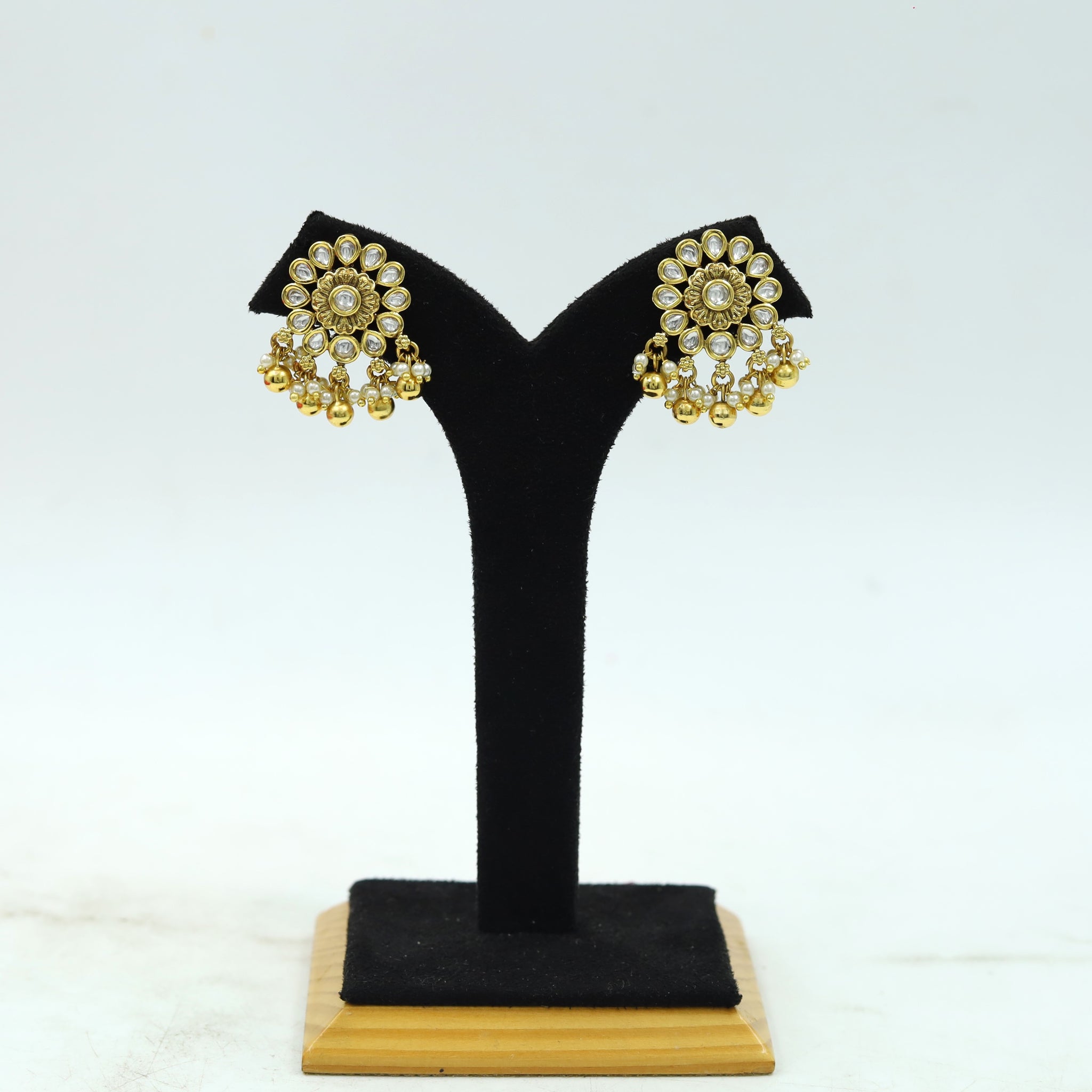 Light Kundan Earring 16778-28