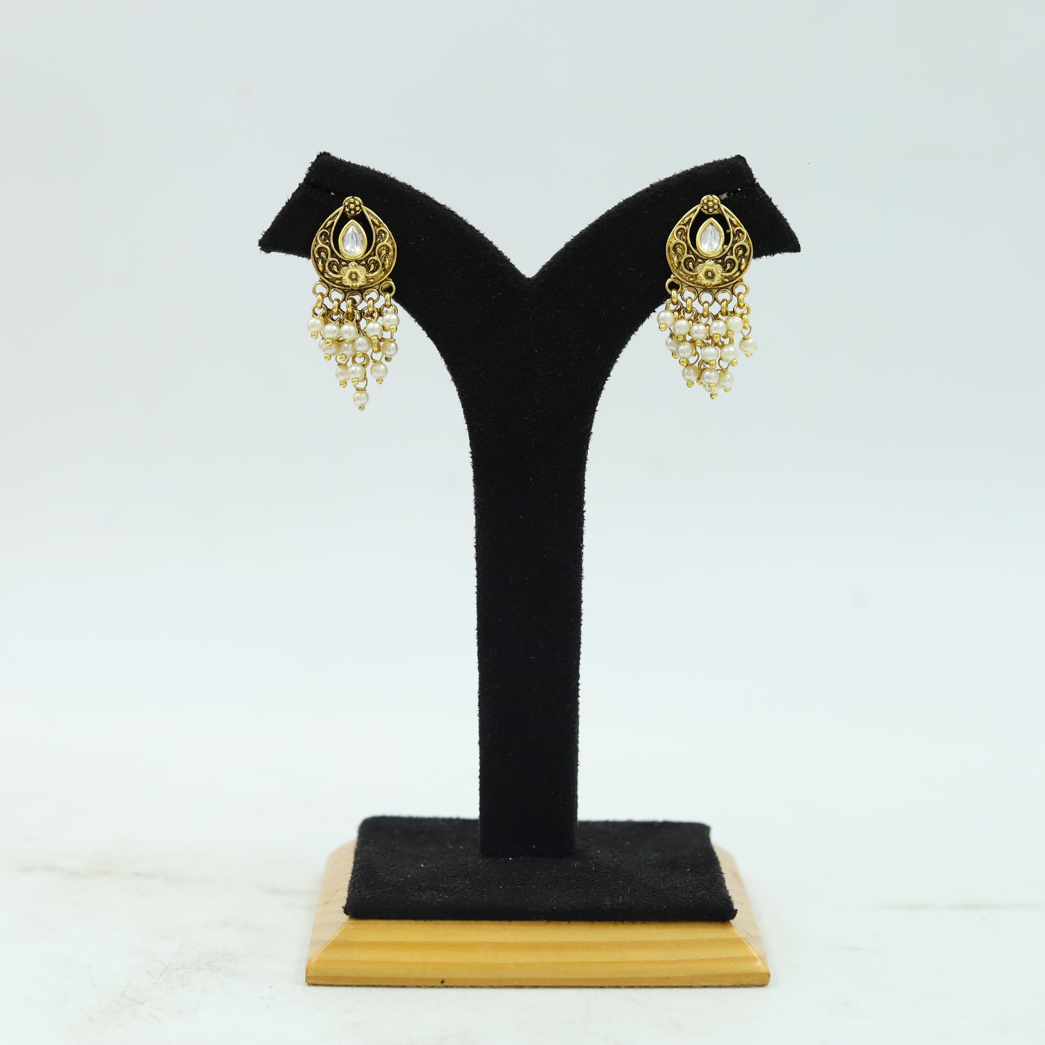 Light Kundan Earring 16782-28