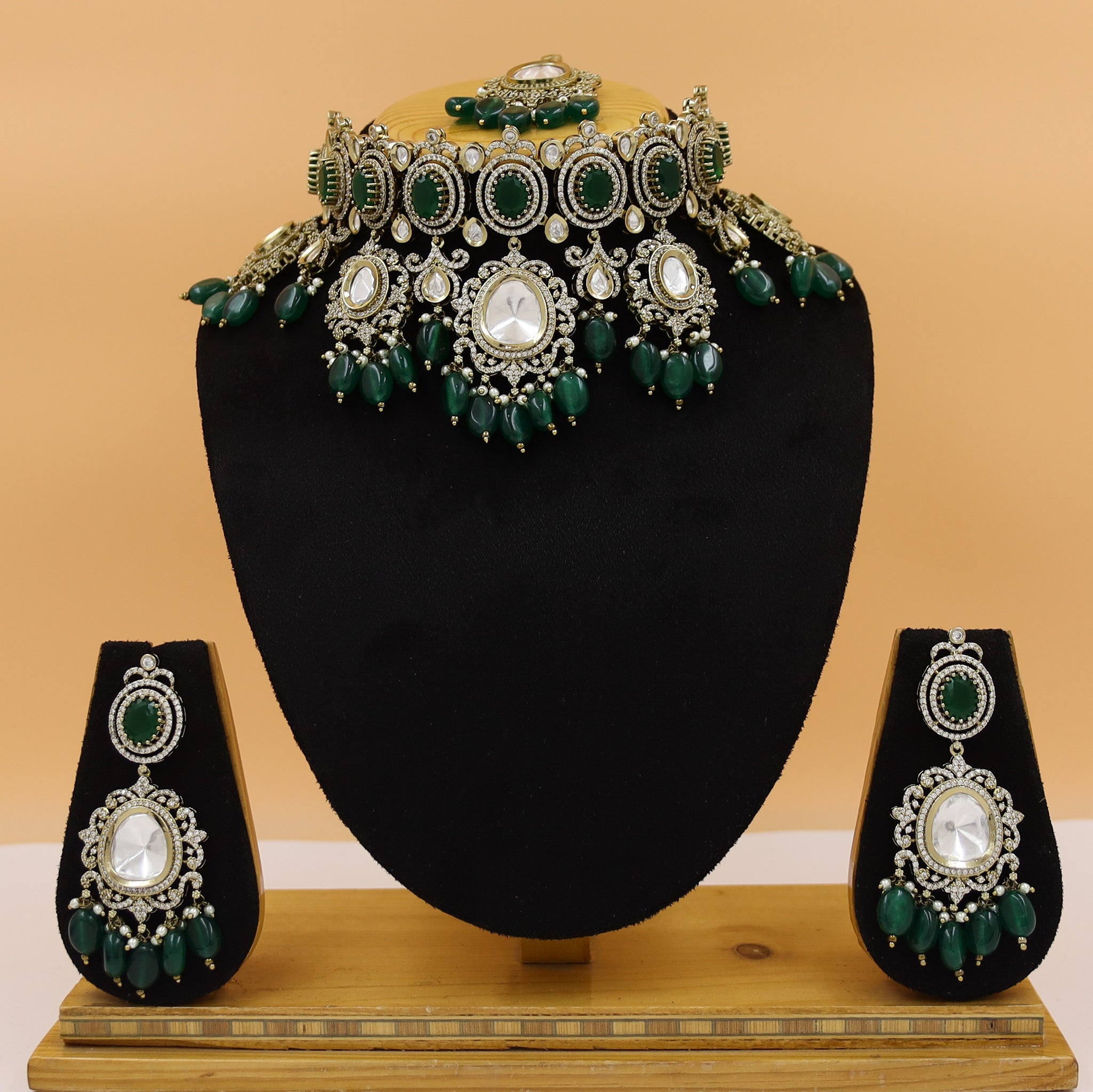 Choker Kundan Necklace Set 10626-68