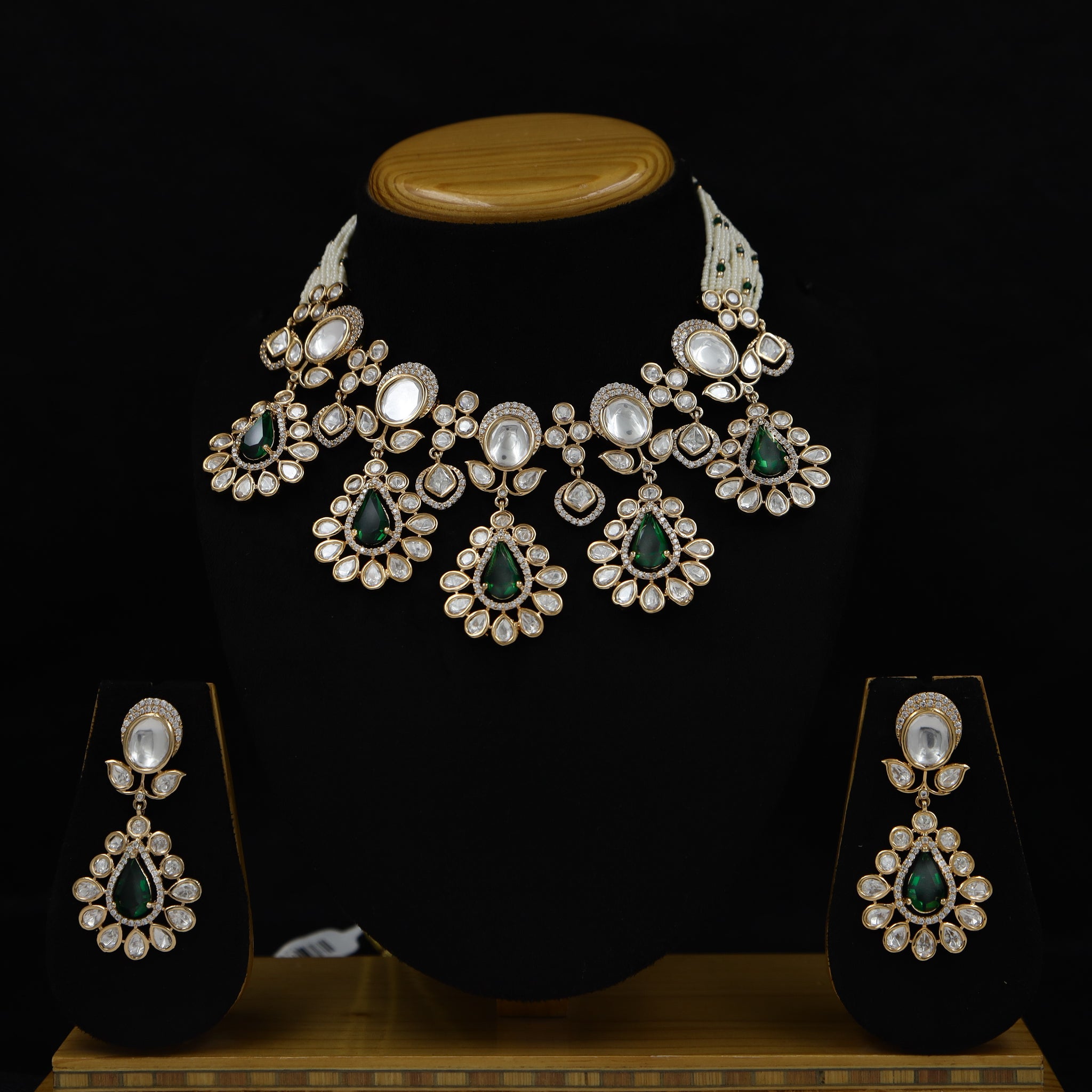 Round Neck Kundan Necklace Set 10618-68