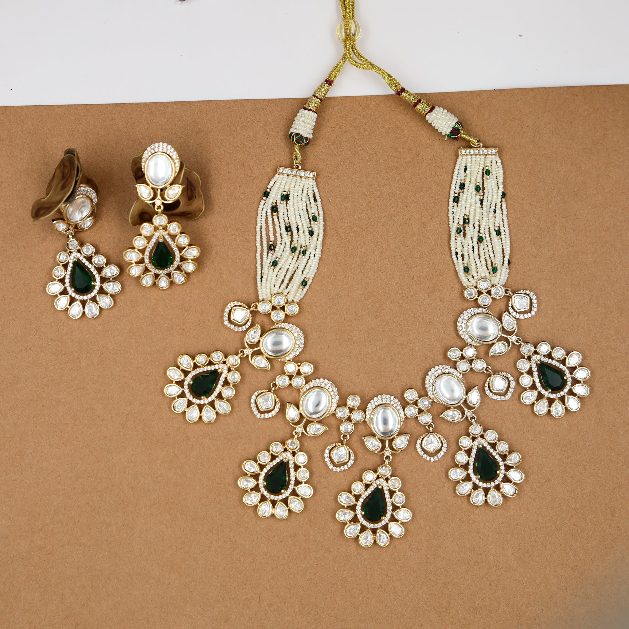 Round Neck Kundan Necklace Set 10618-68