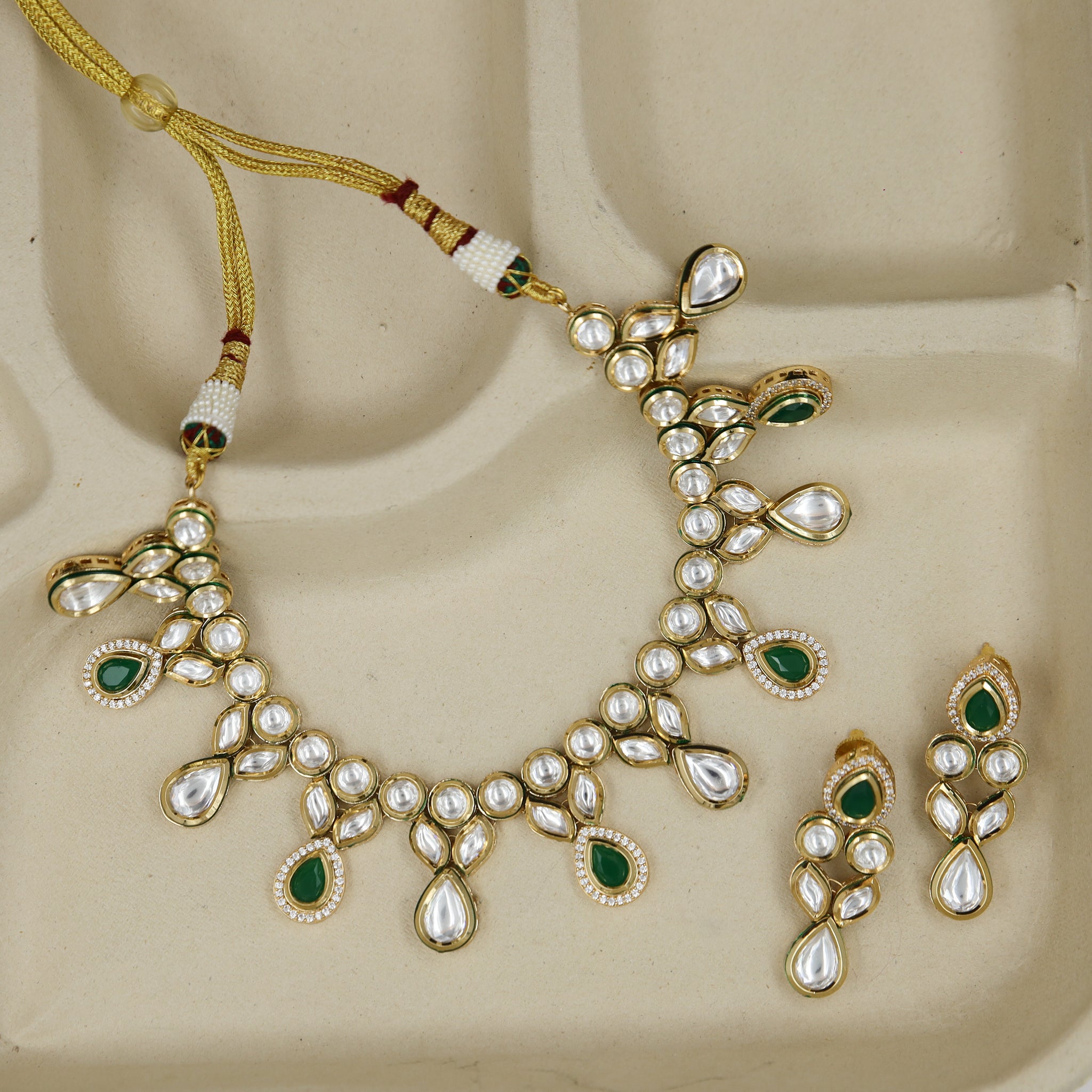 Round Neck Kundan Necklace Set 10611-68